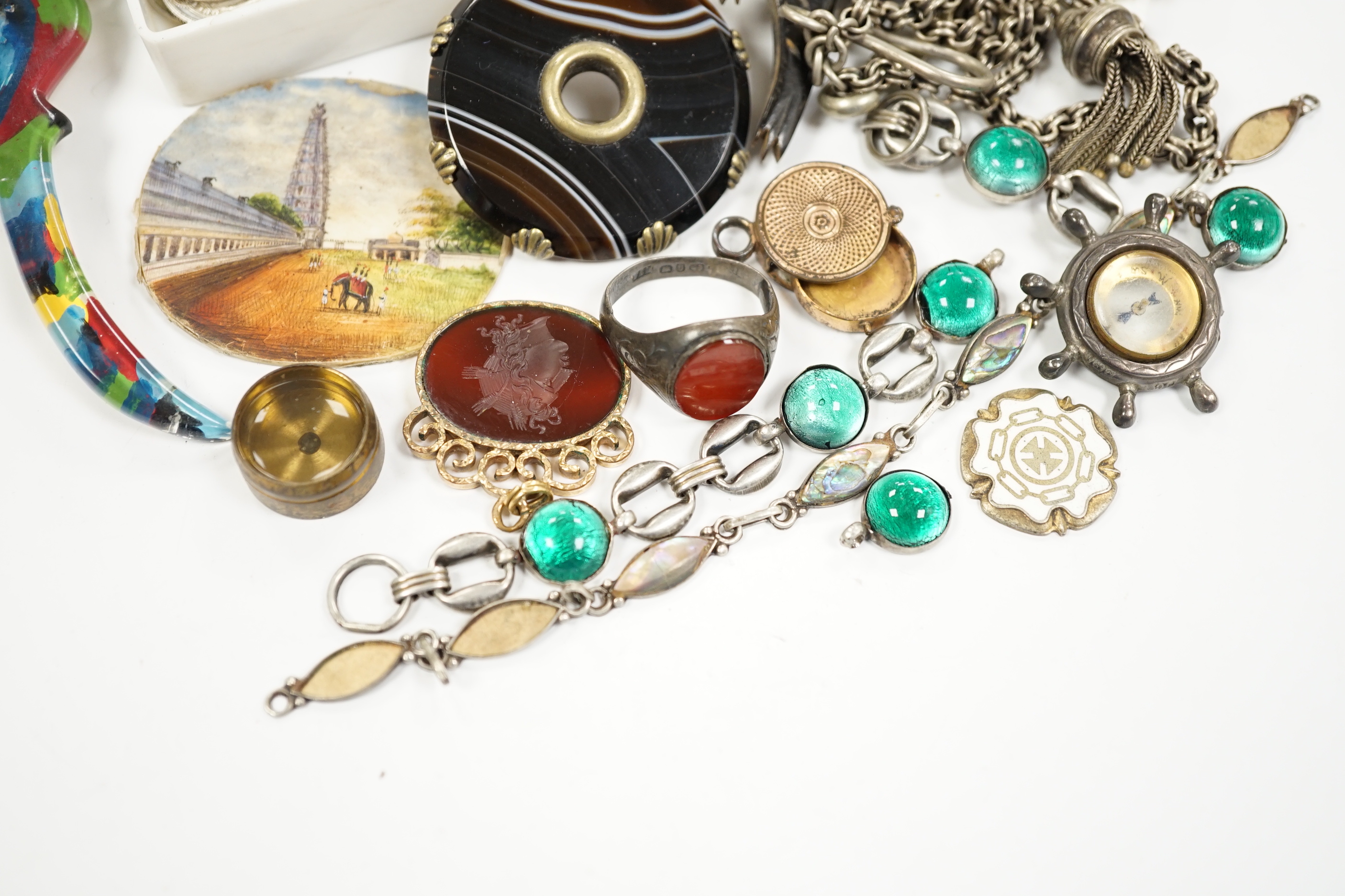 A small quantity of assorted jewellery including a late Victorian silver name brooch 'Polly', 42mm, a late Victorian 9ct gold and gem set horseshoe ring (stones missing), a late Victorian silver and carnelian set signet